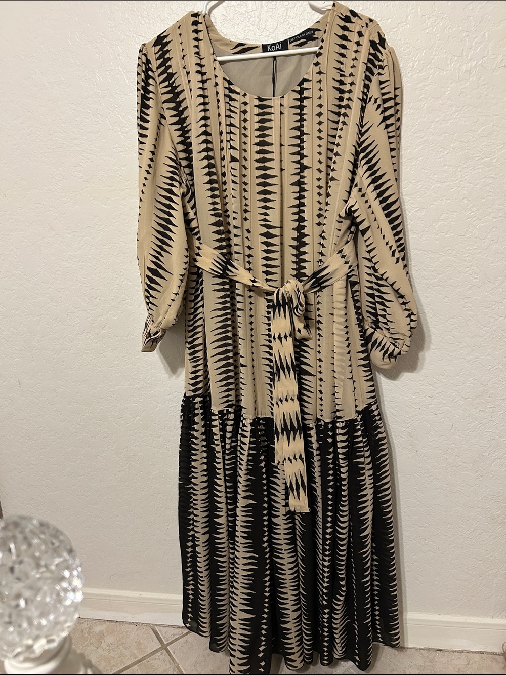 🎀KOAI Beige&Black Long-Sleeve Patterned Midi Dress with Waist Tie size 22 NEW - Picture 2 of 15